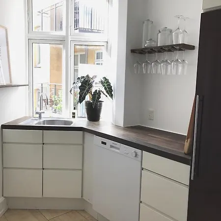 Awesome 3br W/tivoli View Apartment *