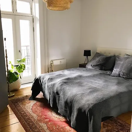 Awesome 3br W/tivoli View Apartment *
